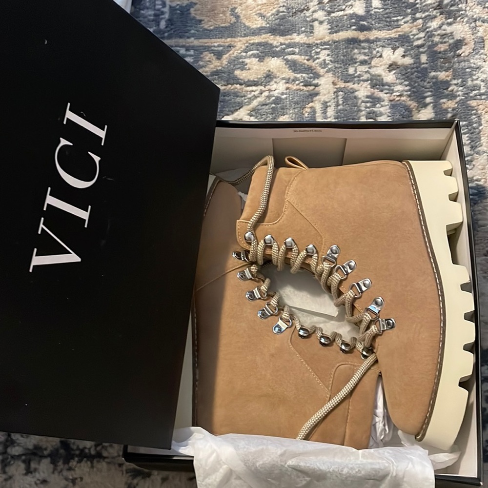 Combat boots